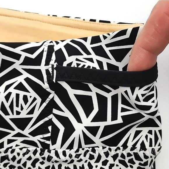 Lululemon Real Quick Tight Crops Miss Mosaic White Posey Black White Size 8 - Picture 6 of 14